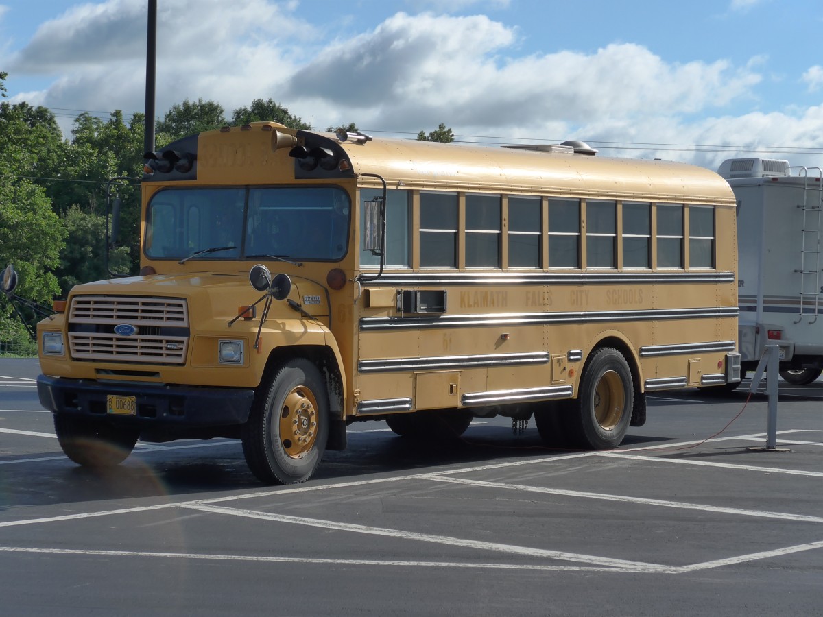 (152'940) - ??? - HD 00'688 - Ford (ex KFCS, Klamath Falls Nr. 61 [ex Schulbus]) am 16. Juli 2014 in Genda, Rastst�tte