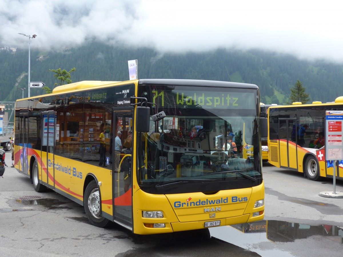 (153'546) - AVG Grindelwald - Nr. 18/BE 382'871 - MAN/G�ppel am 3. August 2014 beim Bahnhof Grindelwald