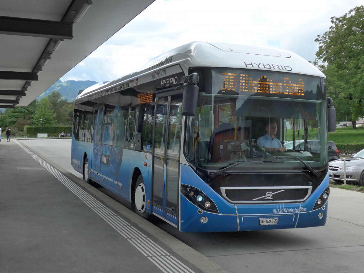 (153'897) - RTB Altst�tten - Nr. 92/SG 340'445 - Volvo am 16. August 2014 beim Bahnhof Altst�tten