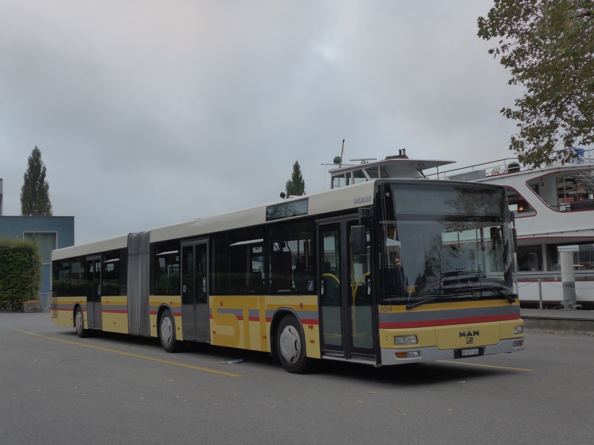 (155'438) - STI Thun - Nr. 104/BE 577'104 - MAN am 4. Oktober 2014 bei der Schiffl�ndte Thun