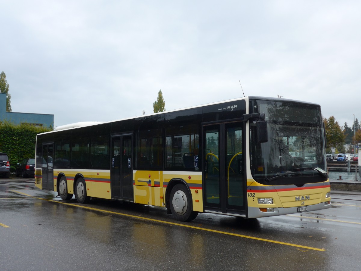 (155'696) - STI Thun - Nr. 132/BE 801'132 - MAN am 13. Oktober 2014 bei der Schiffl�ndte Thun