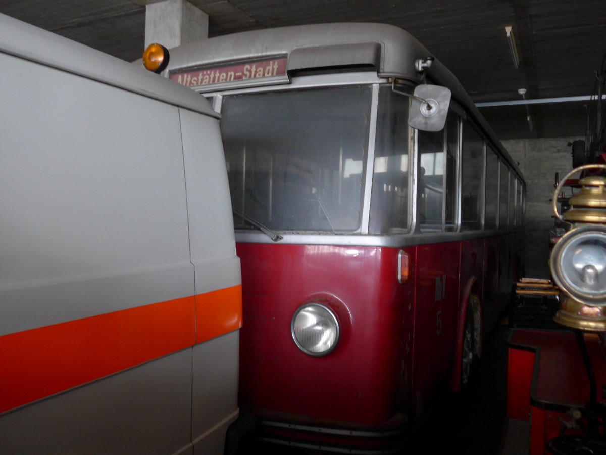 (155'979) - RhV Altst�tten - Nr. 5 - FBW/SIG Trolleybus am 25. Oktober 2014 in Rain, Lager Geissbach (Teilaufnahme)