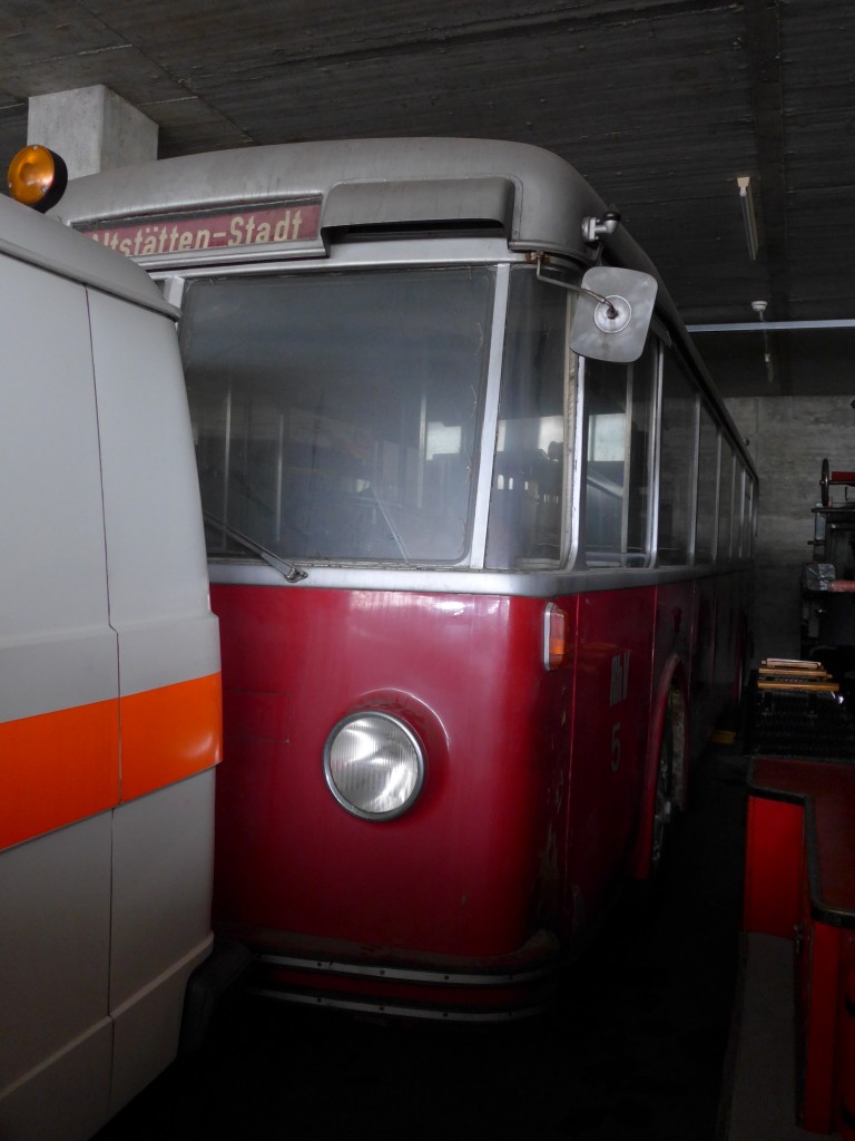 (155'980) - RhV Altst�tten - Nr. 5 - FBW/SIG Trolleybus am 25. Oktober 2014 in Rain, Lager Geissbach (Teilaufnahme)