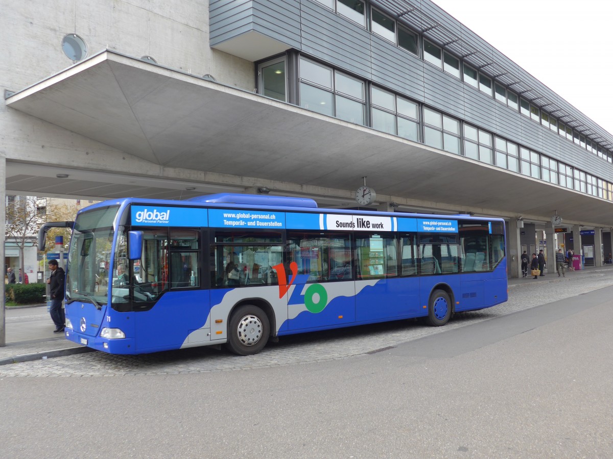 (156'230) - VZO Gr�ningen - Nr. 71/ZH 567'971 - Mercedes am 28. Oktober 2014 beim Bahnhof Uster