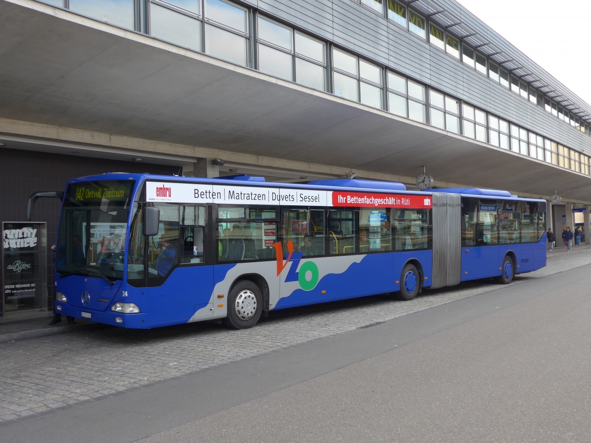 (156'244) - VZO Gr�ningen - Nr. 24/ZH 207'424 - Mercedes am 28. Oktober 2014 beim Bahnhof Uster