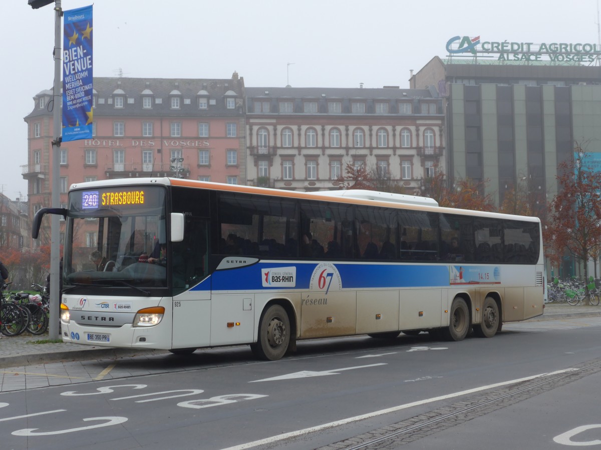 (157'465) - R�seau 67, Strasbourg - Nr. 925/BE 350 PR - Setra am 23. November 2014 beim Hauptbahnhof Strasbourg