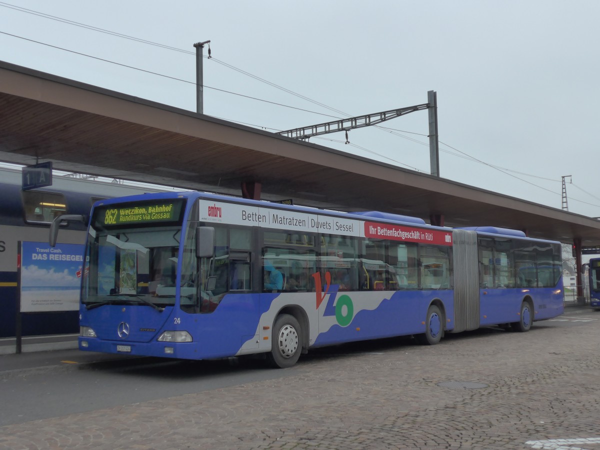 (157'541) - VZO Gr�ningen - Nr. 24/ZH 207'424 - Mercedes am 26. November 2014 beim Bahnhof Wetzikon