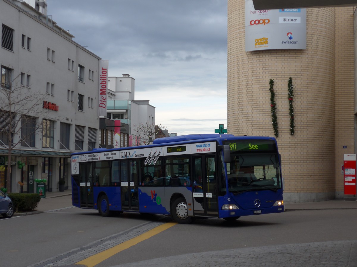 (157'762) - VZO Gr�ningen - Nr. 42/ZH 264'242 - Mercedes am 14. Dezember 2014 beim Bahnhof Uster