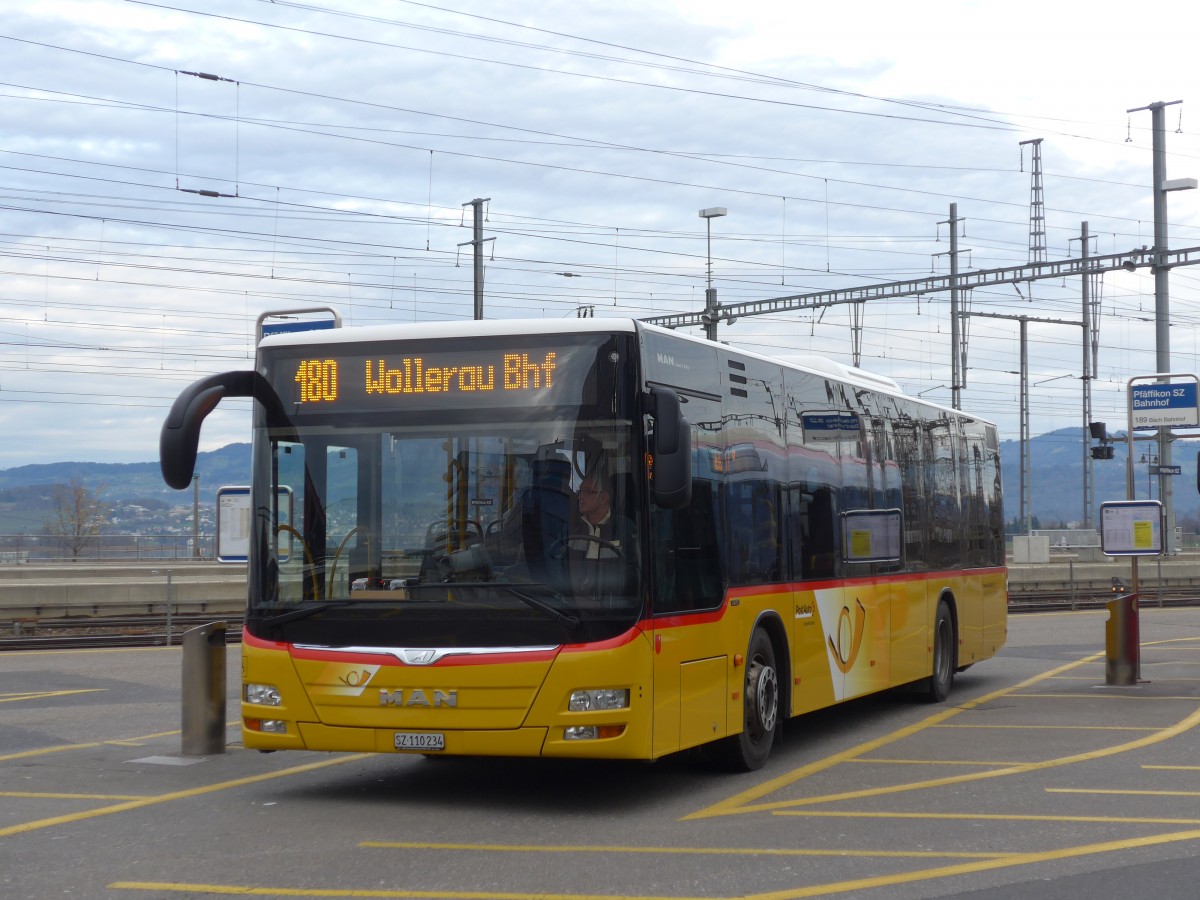 (157'780) - Schuler, Feusisberg - SZ 110'234 - MAN am 14. Dezember 2014 beim Bahnhof Pf�ffikon