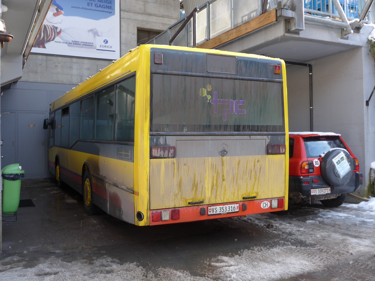 (158'122) - TPC Aigle - Nr. 52/VS 353'316 - Mercedes (ex AAGL Liestal Nr. 52) am 2. Januar 2015 beim Bahnhof Champ�ry