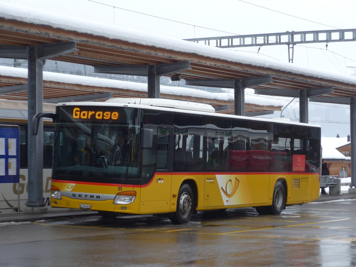 (158'882) - K�bli, Gstaad - Nr. 1/BE 104'023 - Setra am 23. Februar 2015 beim Bahnhof Gstaad