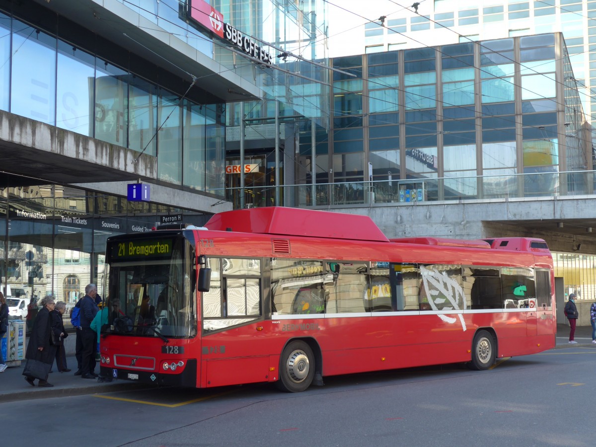 (159'028) - Bernmobil, Bern - Nr. 128/BE 624'128 - Volvo am 9. M�rz 2015 beim Bahnhof Bern