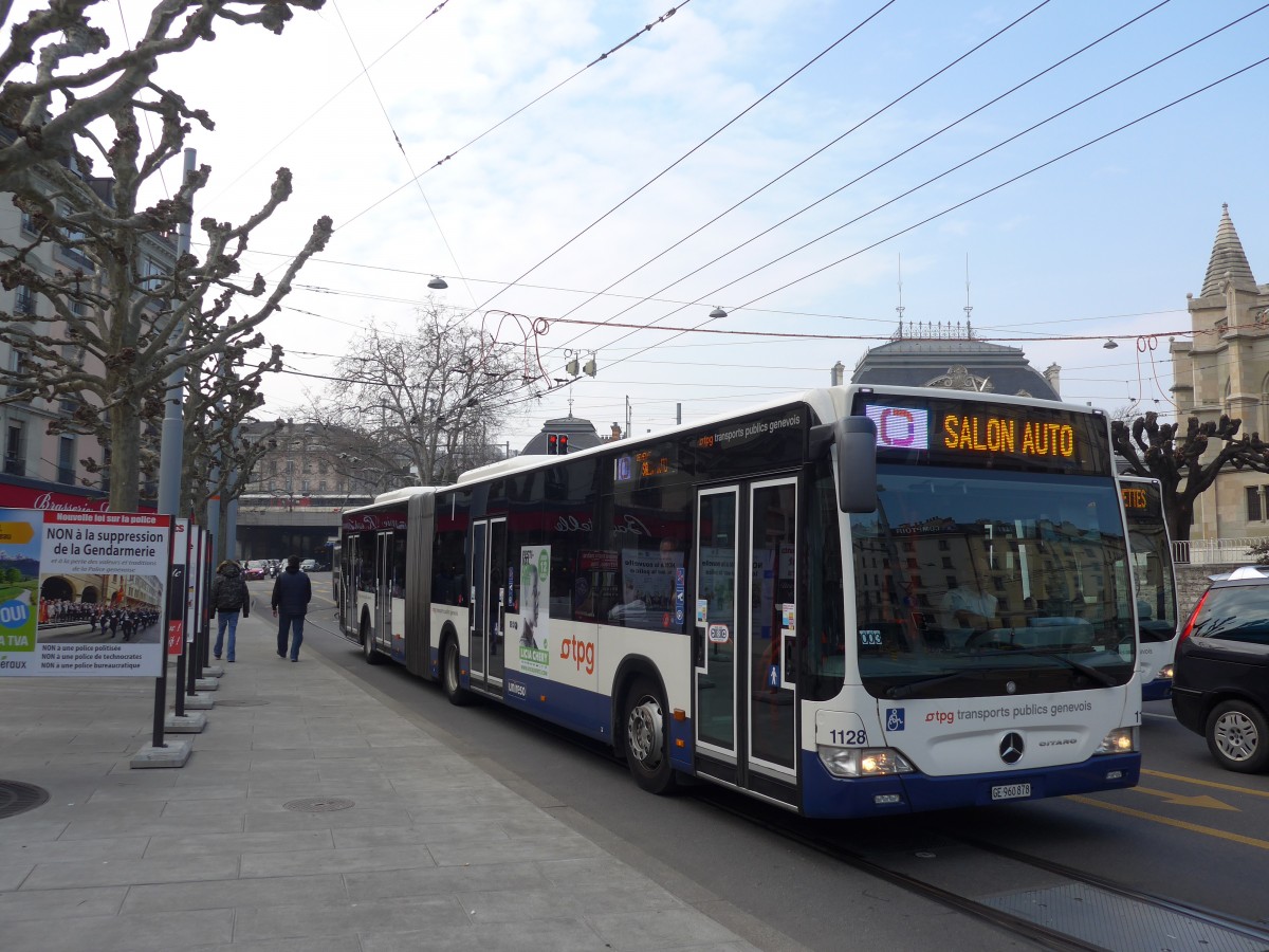 (159'128) - TPG Gen�ve - Nr. 1128/GE 960'878 - Mercedes am 14. M�rz 2015 in Gen�ve, Place des Vingt-Deux-Cantons