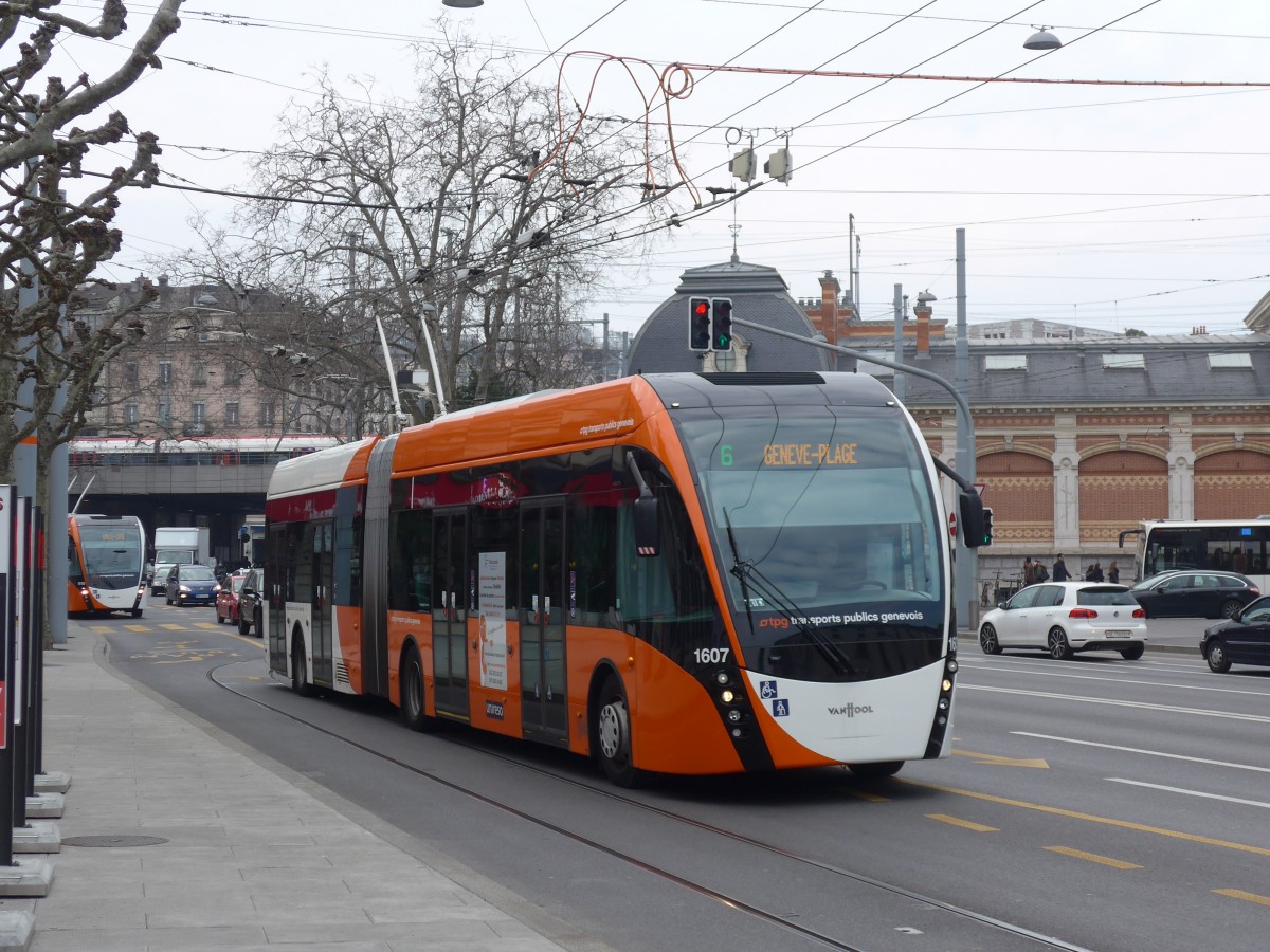 (159'166) - TPG Gen�ve - Nr. 1607 - Van Hool Gelenktrolleybus am 14. M�rz 2015 in Gen�ve, Place des Vingt-Deux-Cantons
