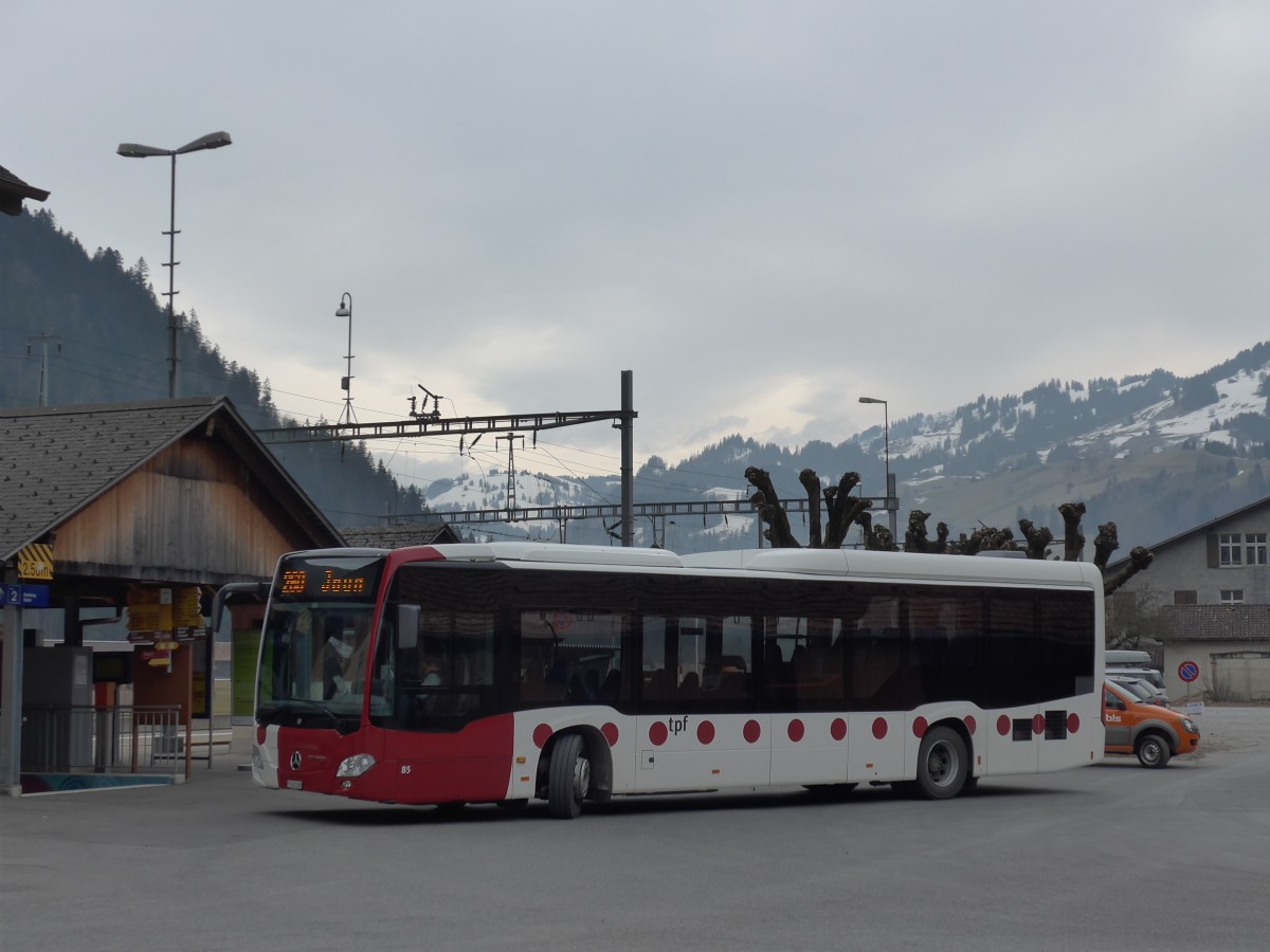 (159'206) - TPF Fribourg - Nr. 85/FR 300'388 - Mercedes am 16. M�rz 2015 beim Bahnhof Boltigen