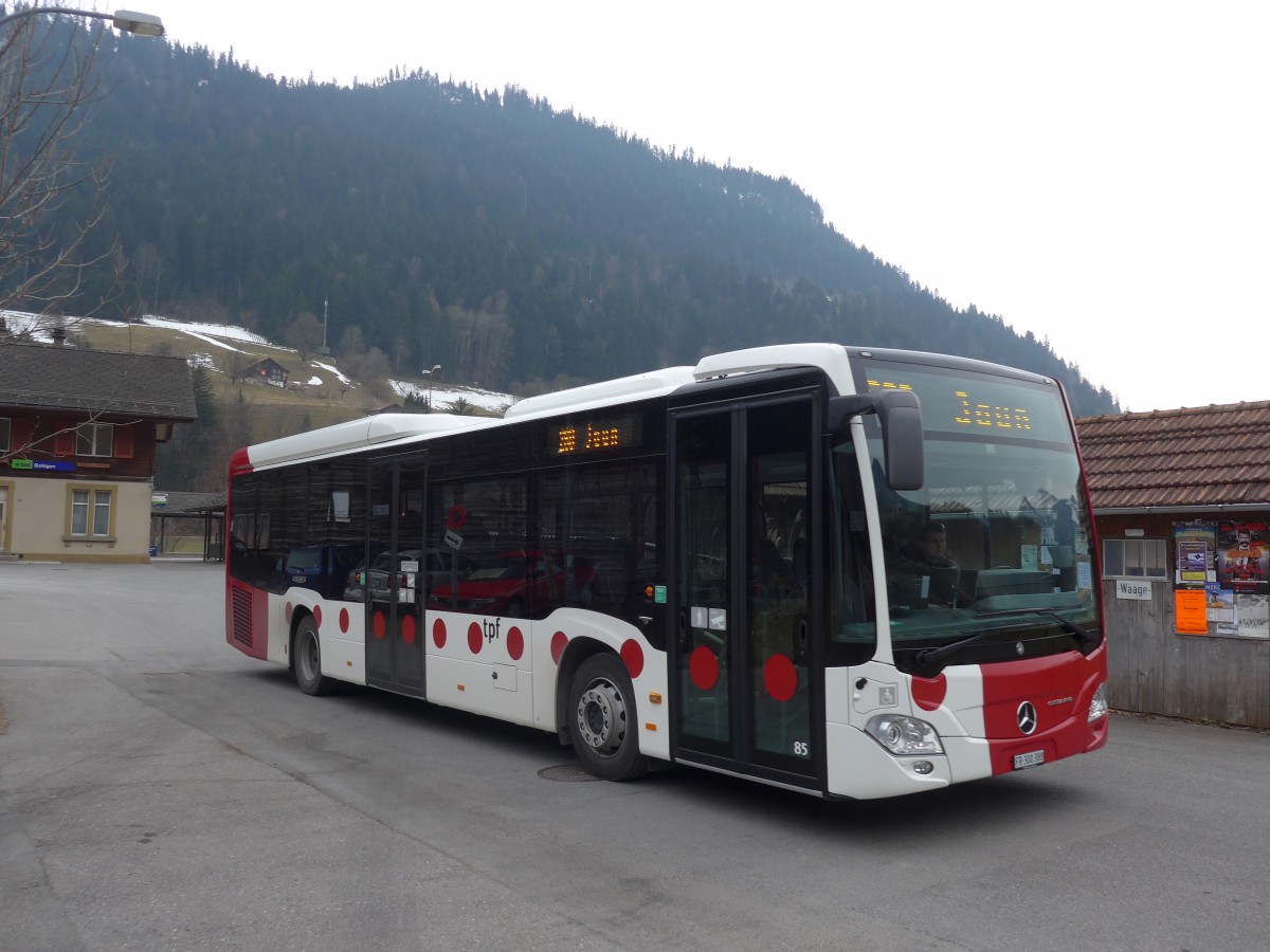 (159'210) - TPF Fribourg - Nr. 85/FR 300'388 - Mercedes am 16. M�rz 2015 beim Bahnhof Boltigen