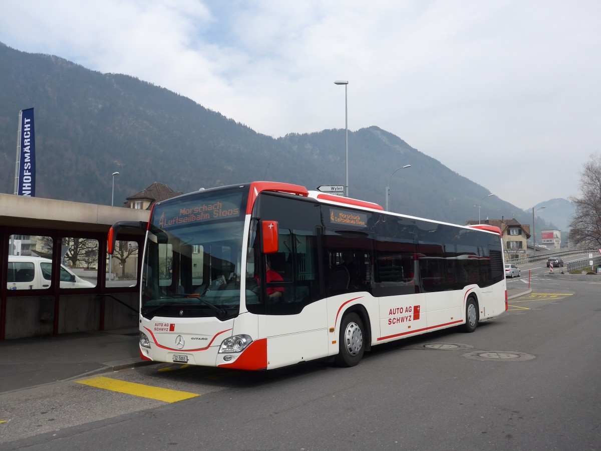 (159'216) - AAGS Schwyz - Nr. 3/SZ 5003 - Mercedes am 17. M�rz 2015 beim Bahnhof Brunnen