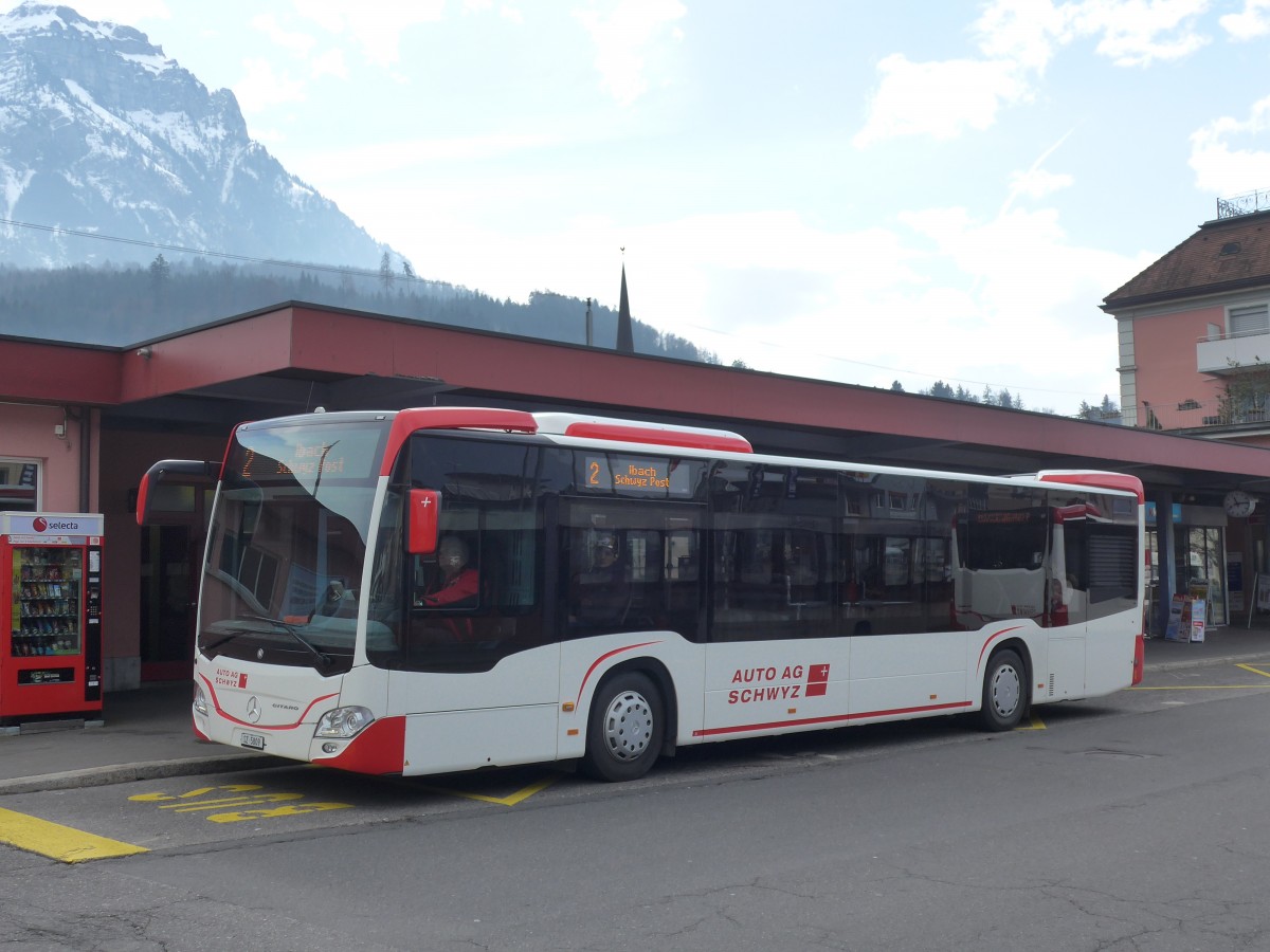 (159'217) - AAGS Schwyz - Nr. 9/SZ 5809 - Mercedes am 17. M�rz 2015 beim Bahnhof Brunnen