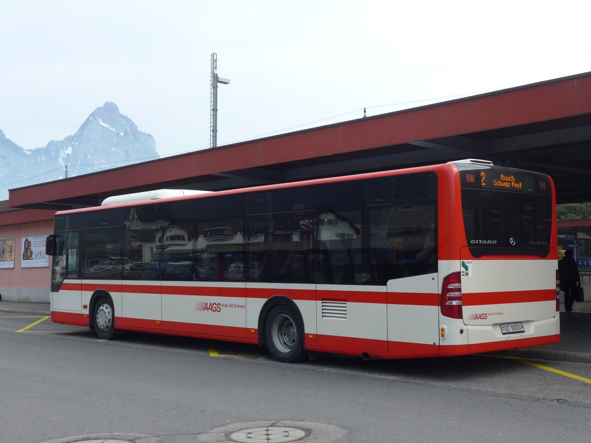(159'227) - AAGS Schwyz - Nr. 24/SZ 30'024 - Mercedes am 17. M�rz 2015 beim Bahnhof Brunnen