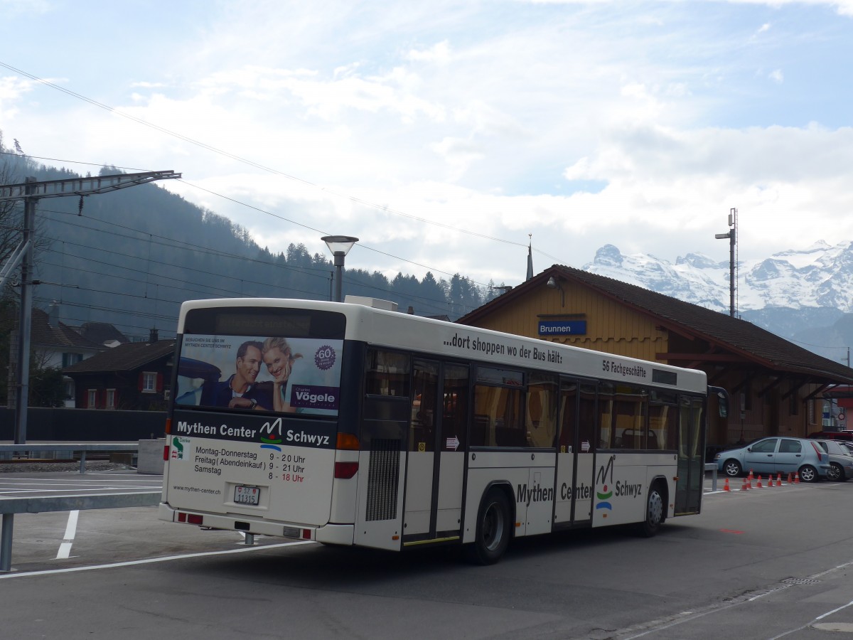 (159'234) - AAGS Schwyz - Nr. 15/SZ 11'315 - Mercedes/Hess am 17. M�rz 2015 beim Bahnhof Brunnen