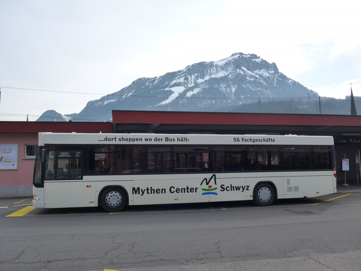 (159'242) - AAGS Schwyz - Nr. 20/SZ 10'120 - Mercedes/Hess am 17. M�rz 2015 beim Bahnhof Brunnen