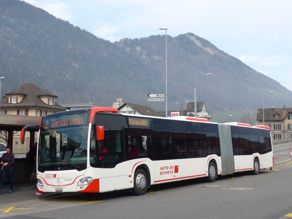 (159'243) - AAGS Schwyz - Nr. 32/SZ 28'732 - Mercedes am 17. M�rz 2015 beim Bahnhof Brunnen