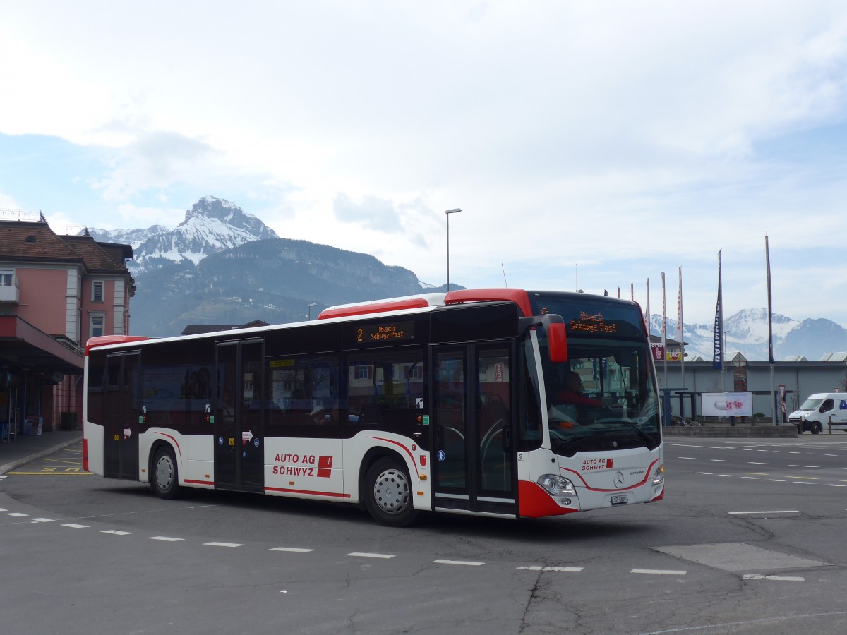 (159'247) - AAGS Schwyz - Nr. 9/SZ 5809 - Mercedes am 17. M�rz 2015 beim Bahnhof Brunnen