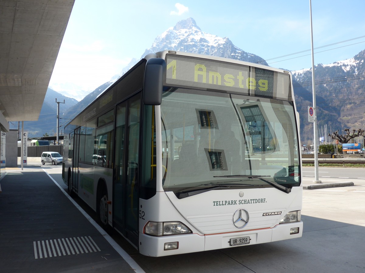(159'318) - AAGU Altdorf - Nr. 52/UR 9259 - Mercedes am 18. M�rz 2015 in Fl�elen, Hauptplatz