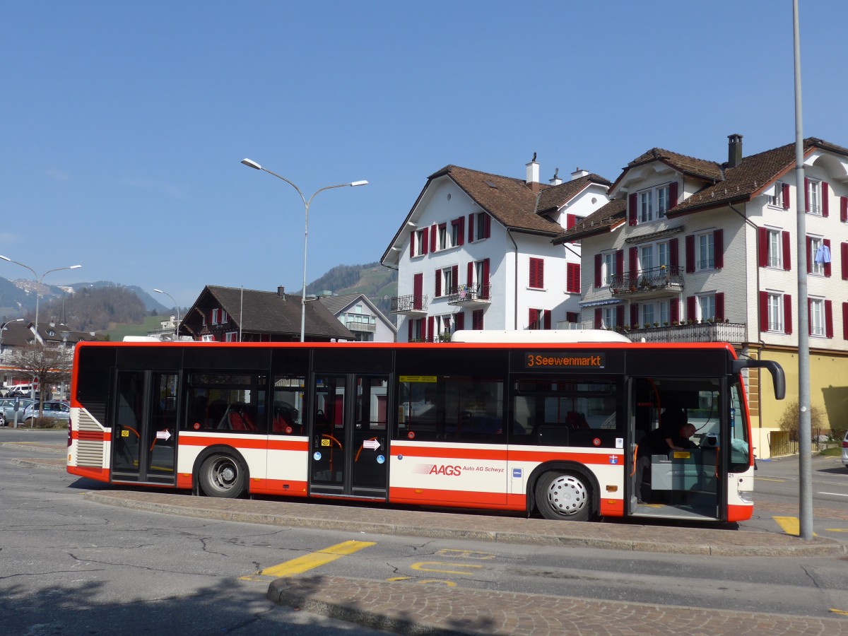 (159'322) - AAGS Schwyz - Nr. 21/SZ 10'121 - Mercedes am 18. M�rz 2015 beim Bahnhof Schwyz