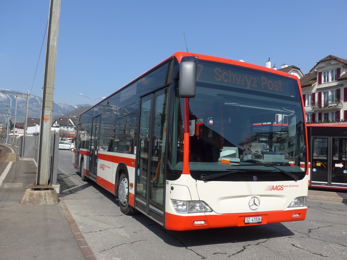 (159'335) - AAGS Schwyz - Nr. 36/SZ 47'836 - Mercedes am 18. M�rz 2015 beim Bahnhof Schwyz