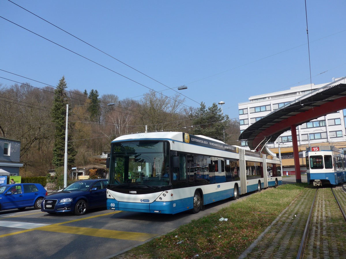 (159'407) - VBZ Z�rich - Nr. 69 - Hess/Hess Doppelgelenktrolleybus am 19. M�rz 2015 in Z�rich, Bucheggplatz