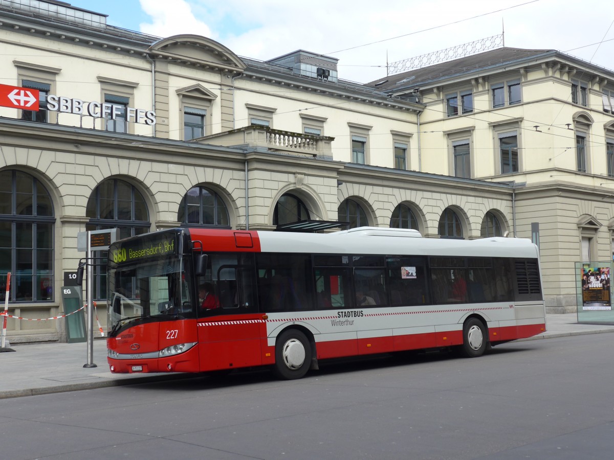 (159'436) - SW Winterthur - Nr. 227/ZH 751'227 - Solaris am 27. M�rz 2015 beim Hauptbahnhof Winterthur