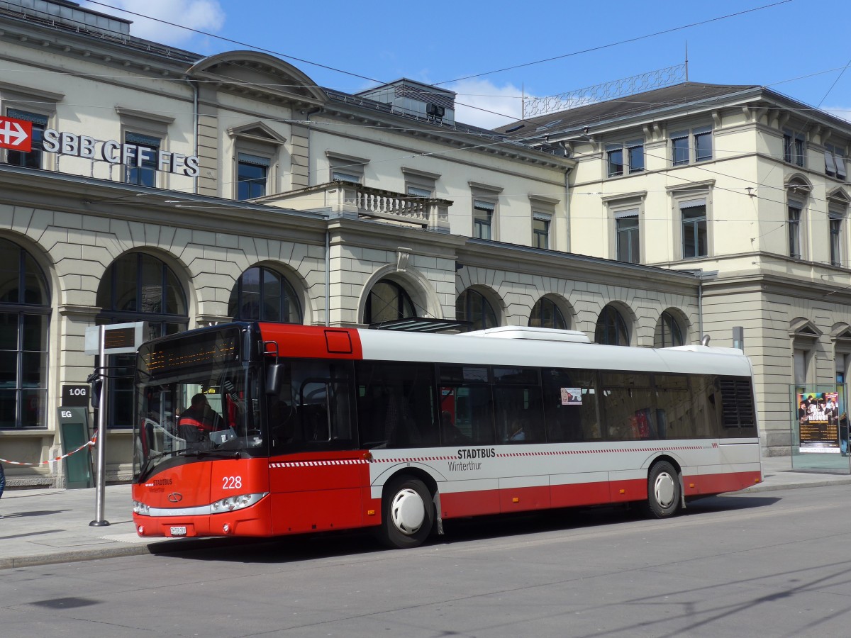 (159'458) - SW Winterthur - Nr. 228/ZH 558'228 - Solaris am 27. M�rz 2015 beim Hauptbahnhof Winterthur