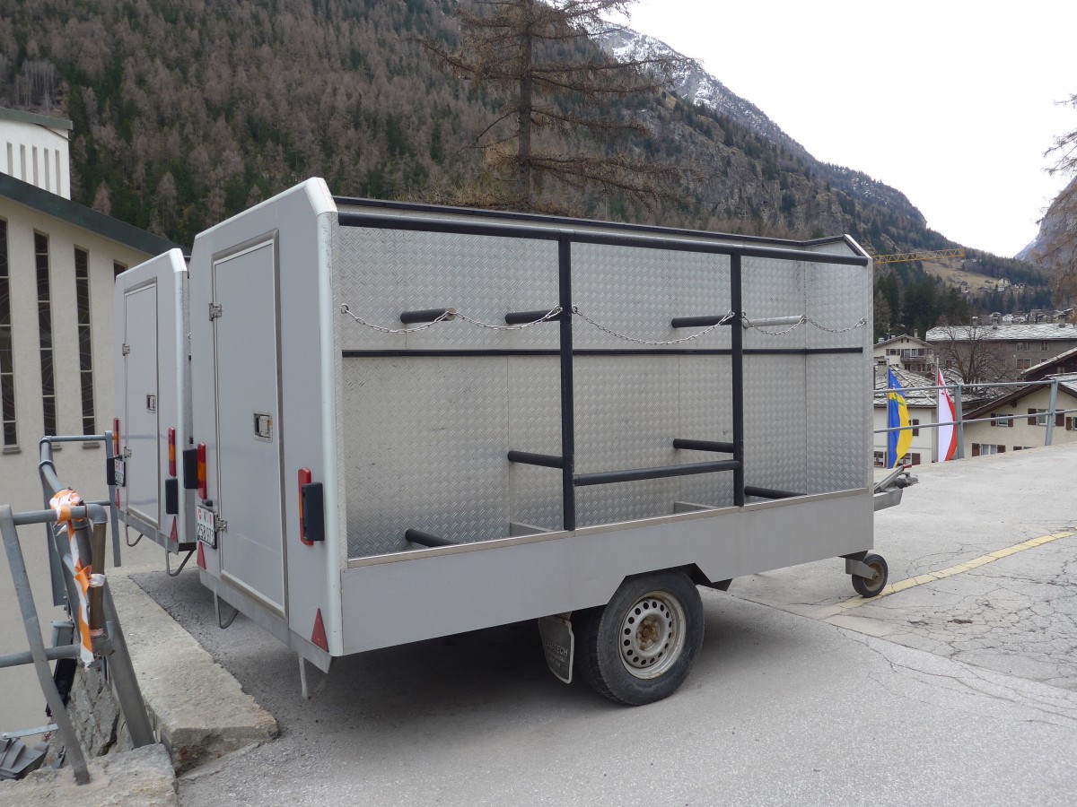 (159'614) - Zerzuben, Visp-Eyholz - Nr. 68/VS 258'973 - Car-Tech Gep�ckanh�nger am 2. April 2015 beim Bahnhof St. Niklaus