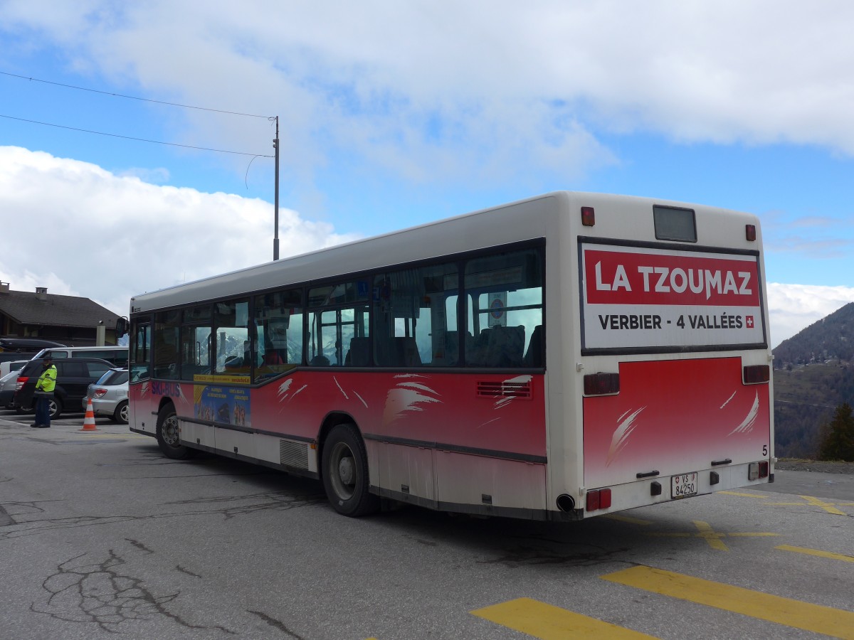 (159'631) - Buchard, Leytron - Nr. 97/VS 84'250 - Mercedes (ex BGU Grenchen Nr. 5) am 5. April 2015 in La Tzoumaz, T�l�cabine