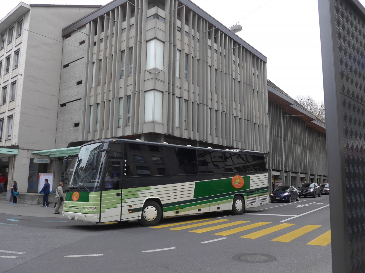 (160'154) - Land-Taxi, Wattenwil - BE 146'762 - Dr�gm�ller am 30. April 2015 in Thun, Marktgasse