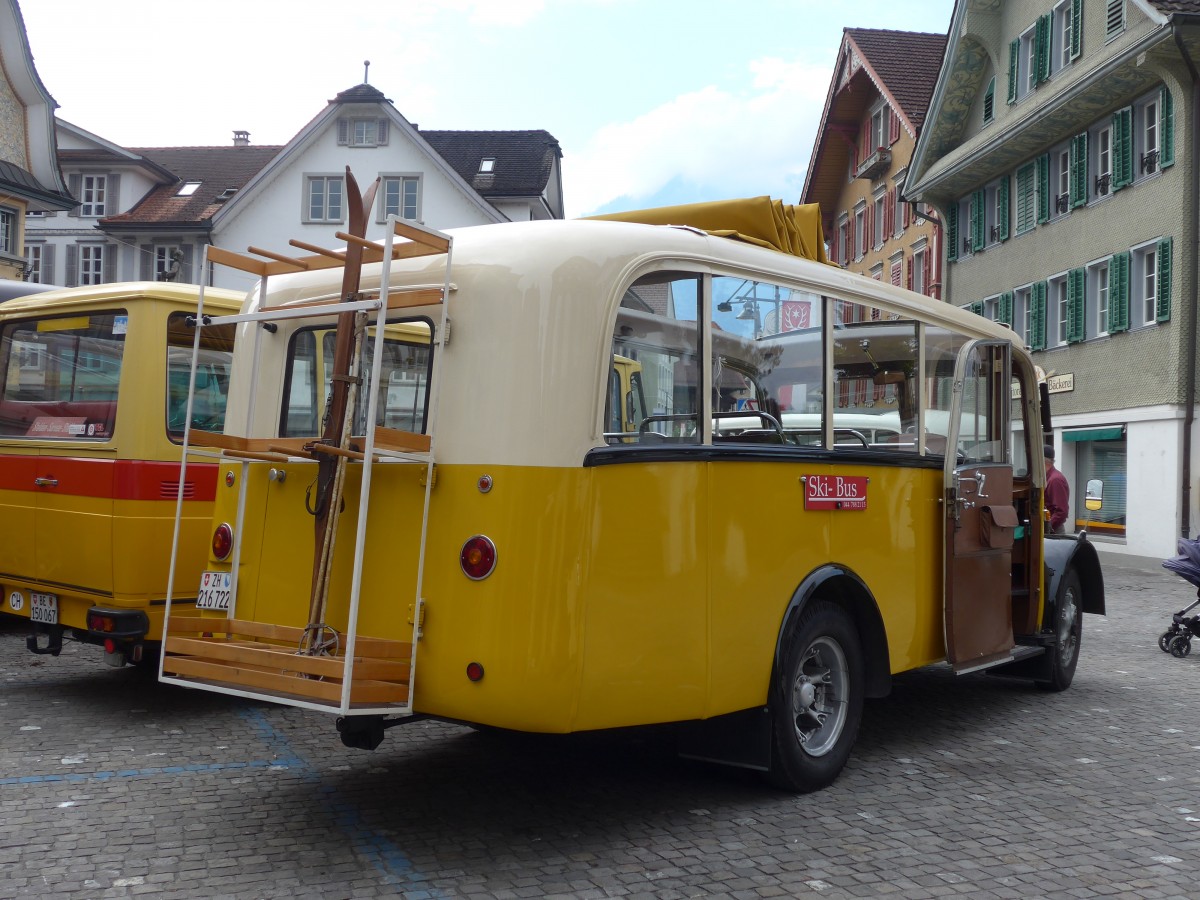 (160'903) - Moser, Sch�nenberg - ZH 216'722 - Berna/Hess (ex Barenco, Faido) am 24. Mai 2015 in Sarnen, OiO