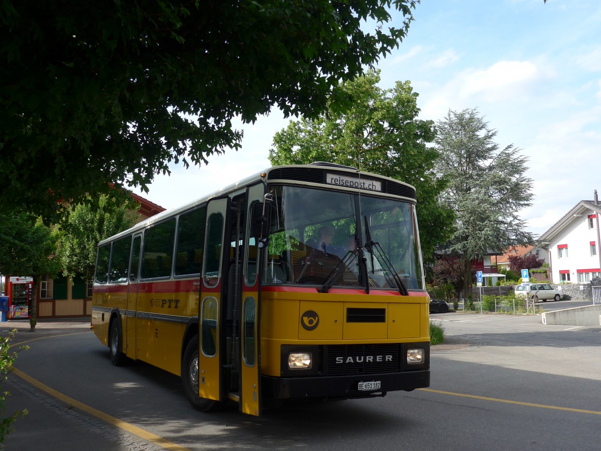 (161'572) - Bernair, M�nsingen - BE 651'182 - Saurer/T�scher (ex Schebath, Lauerz; ex Albin, F�llanden; ex Heim, Flums) am 30. Mai 2015 beim Bahnhof Wichtrach