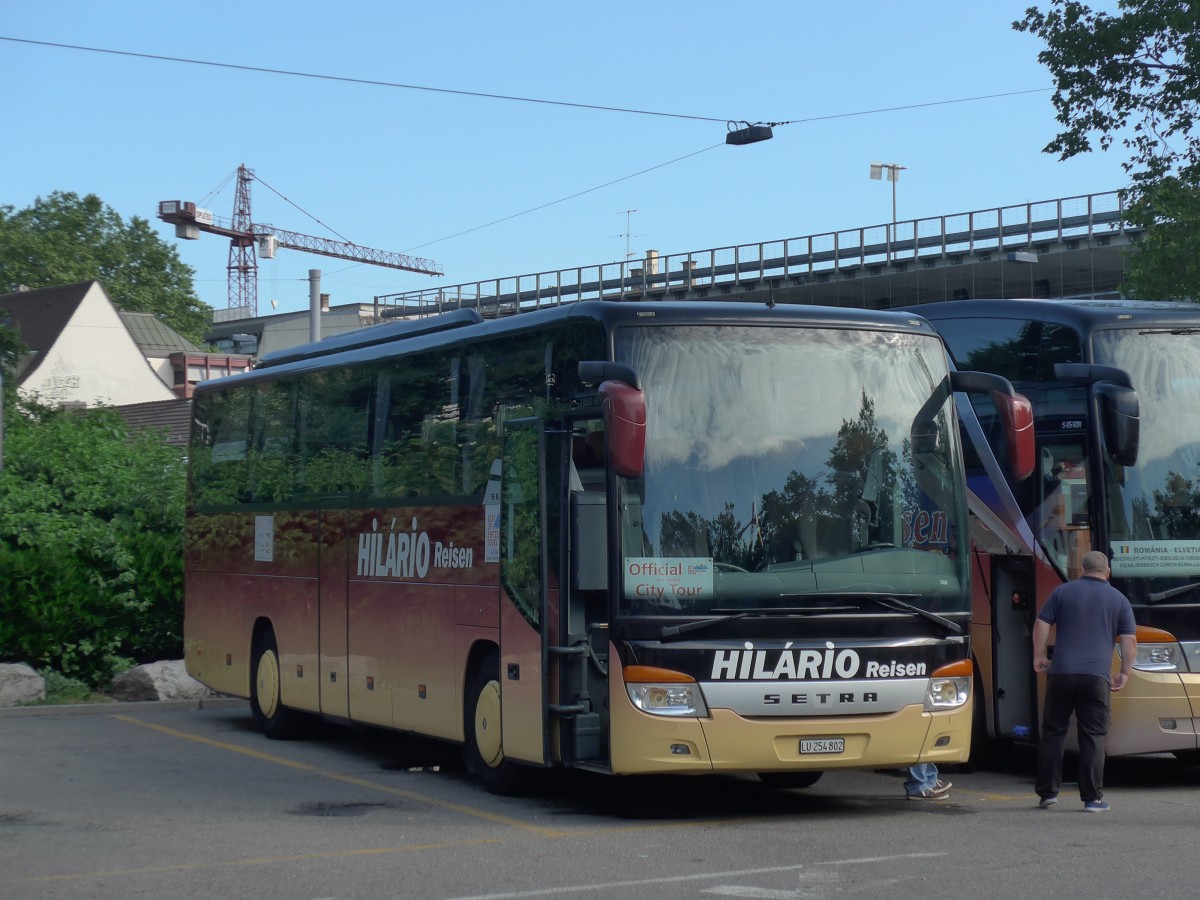 (161'745) - Hil�rio, Sch�tz - LU 254'802 - Setra (ex Marti, Kallnach) am 6. Juni 2015 in Z�rich, Sihlquai