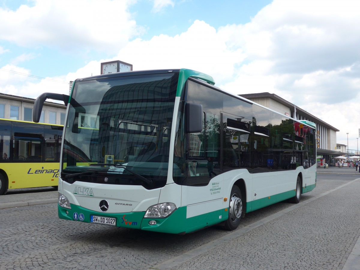 (162'711) - ALKA-Reisen, Schwanfeld - SW-DD 1027 - Mercedes am 27. Juni 2015 beim Bahnhof W�rzburg