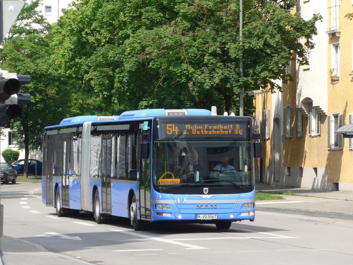 (162'780) - MVG M�nchen - Nr. 5567/M-VG 5567 - MAN am 28. Juni 2015 in M�nchen, Bahnhof Giesing