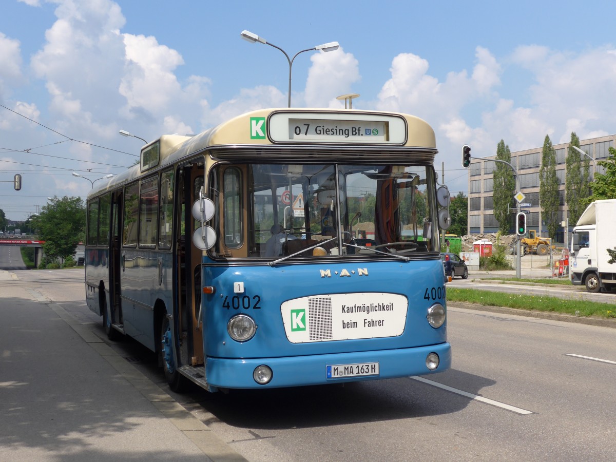 (162'802) - MVG M�nchen (OCM) - Nr. 4002/M-MA 163H - MAN am 28. Juni 2015 in M�nchen, MVG-Museum