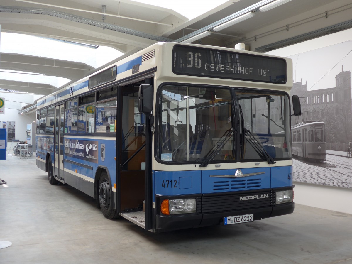 (162'808) - MVG M�nchen (OCM) - Nr. 4712/M-DZ 6212 - Neoplan/Deutz am 28. Juni 2015 in M�nchen, MVG-Museum