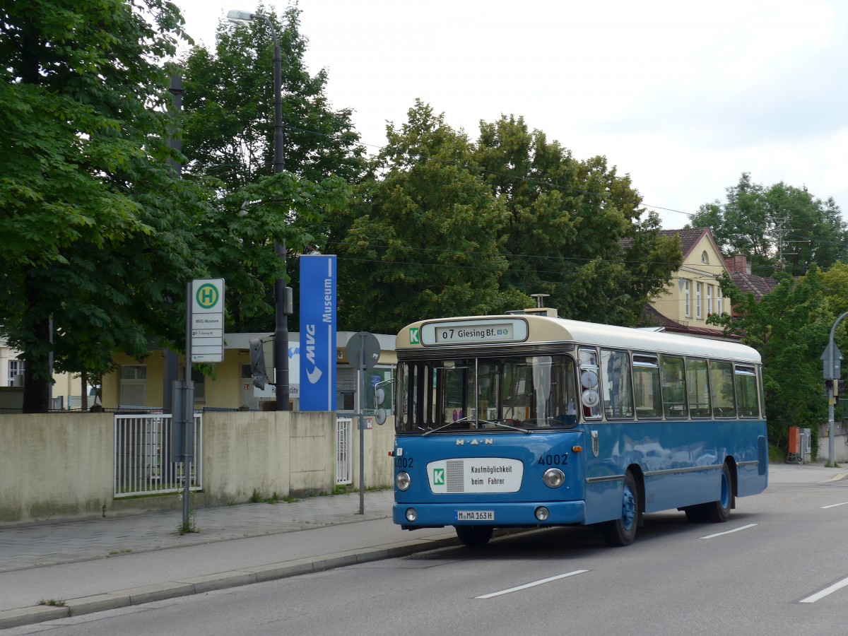 (162'841) - MVG M�nchen (OCM) - Nr. 4002/M-MA 163H - MAN am 28. Juni 2015 in M�nchen, MVG-Museum