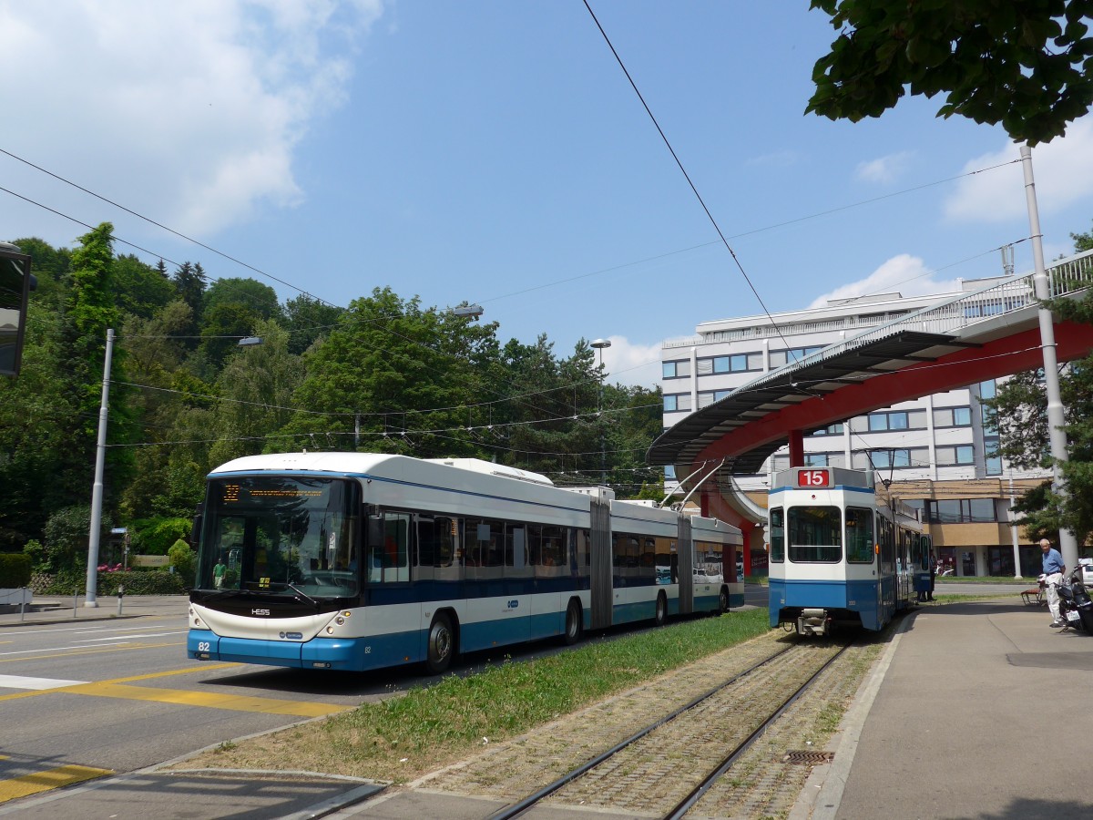 (162'959) - VBZ Z�rich - Nr. 82 - Hess/Hess Doppelgelenktrolleybus am 6. Juli 2015 in Z�rich, Bucheggplatz