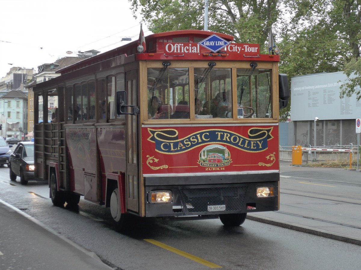 (163'437) - Meier, Z�rich - ZH 301'569 - Classic Trolley am 15. August 2015 beim Bahnhof Z�rich