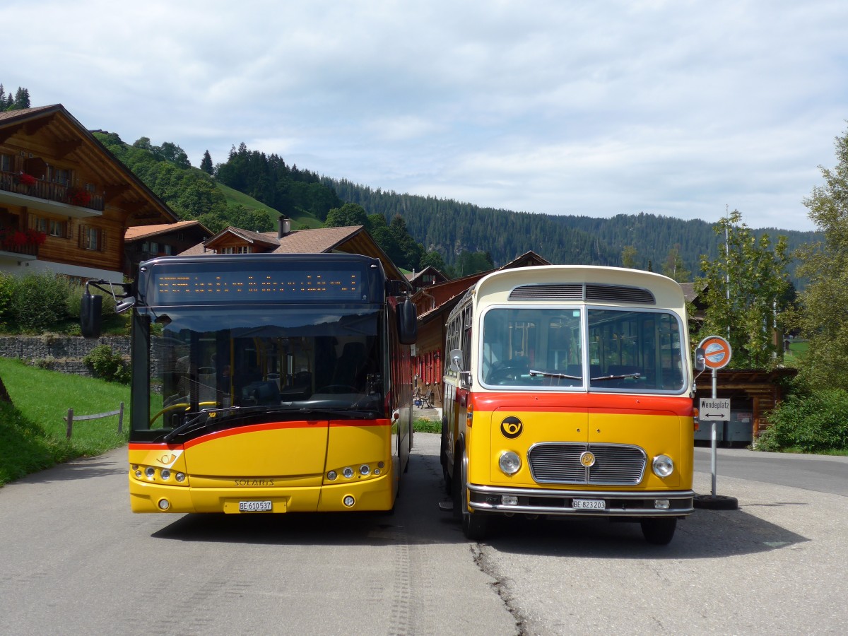 (163'805) - PostAuto Bern - BE 610'537 - Solaris + Rentsch, Gunten - BE 823'203 - FBW/Gangloff (ex P 23'203; ex P 21'003) am 23. August 2015 in Habkern, Z�undli