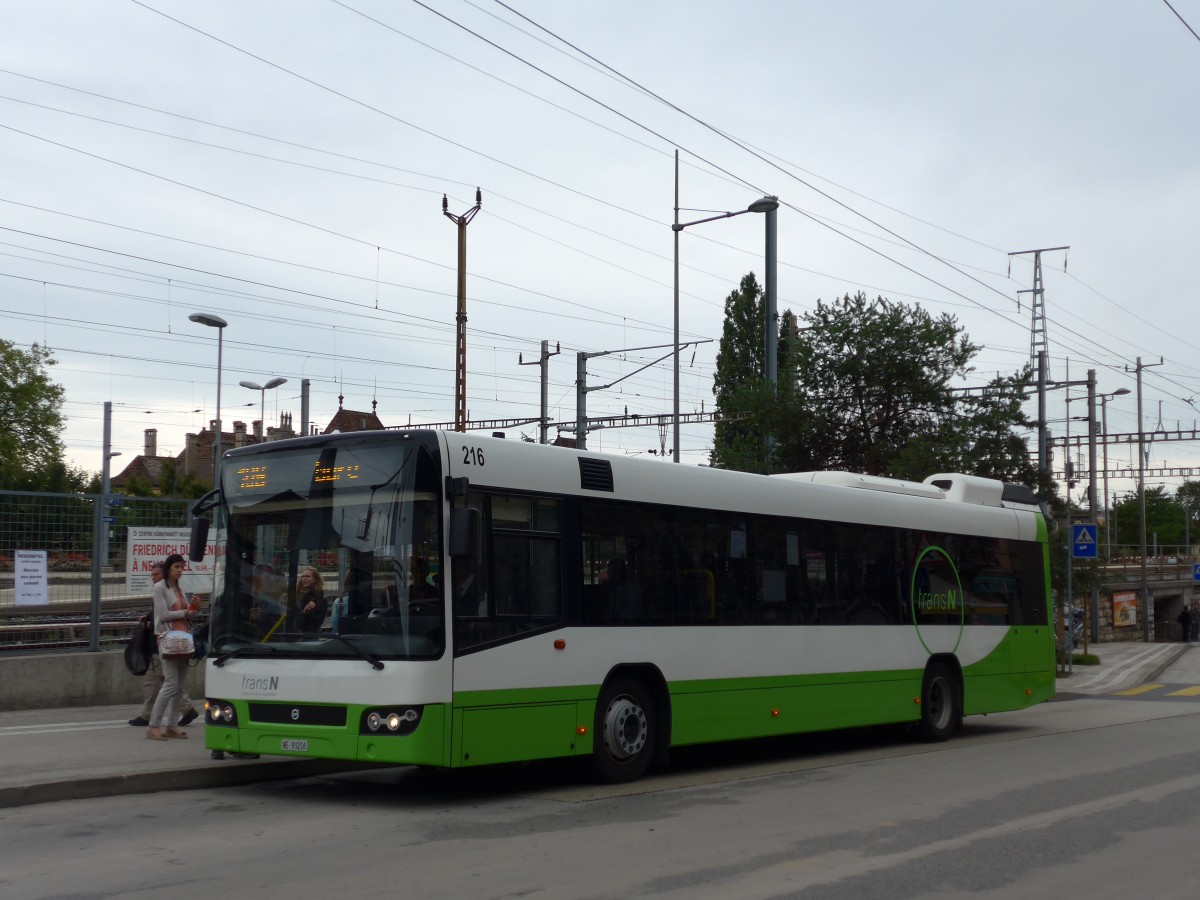 (164'767) - transN, La Chaux-de-Fonds - Nr. 216/NE 93'216 - Volvo (ex TN Neuch�tel Nr. 216) am 15. September 2015 beim Bahnhof Neuch�tel
