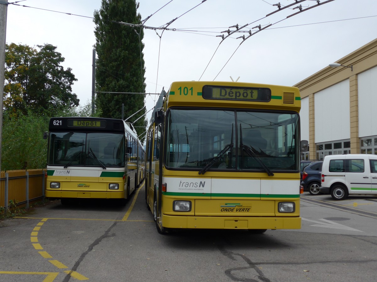 (164'775) - transN, La Chaux-de-Fonds - Nr. 621 - NAW/Hess Gelenktrolleybus (ex TN Neuch�tel Nr. 121) + Nr. 101 - NAW/Hess Gelenktrolleybus (ex TN Neuch�tel Nr. 101) am 15. September 2015 in Neuch�tel, D�p�t