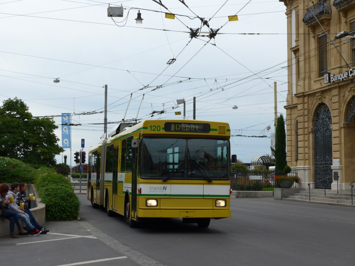 (164'785) - transN, La Chaux-de-Fonds - Nr. 120 - NAW/Hess Gelenktrolleybus (ex TN Neuch�tel Nr. 120) am 15. September 2015 in Neuch�tel, Place Pury
